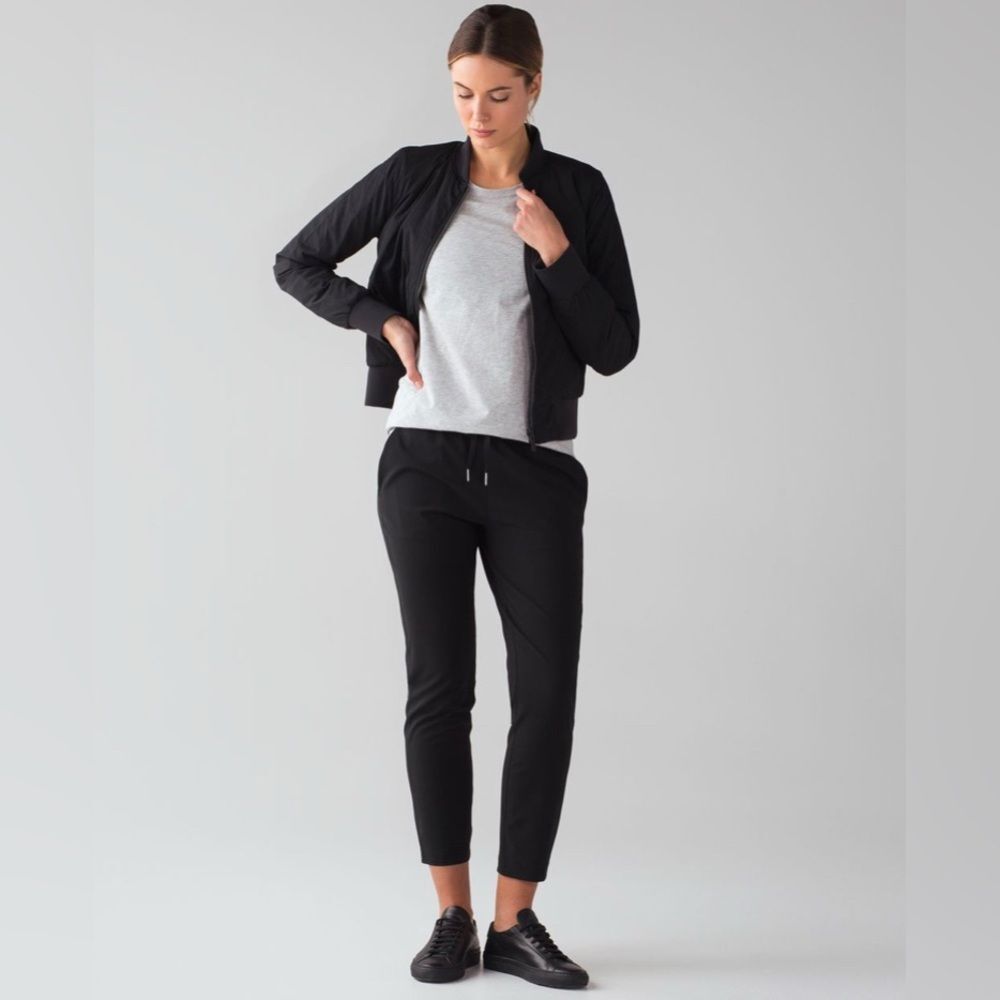 Lululemon On The Fly Pant *Woven 28"
Black 4